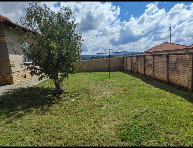 3 BEDROOM TOWNHOUSE FOR SALE IN WATERKLOOF HILL ESTATE